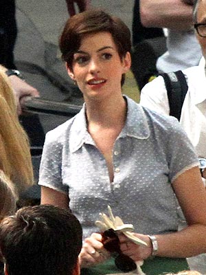 Anne Hathaway Short Haircut 2010 on Anne Hathaway Short Haircut 2010