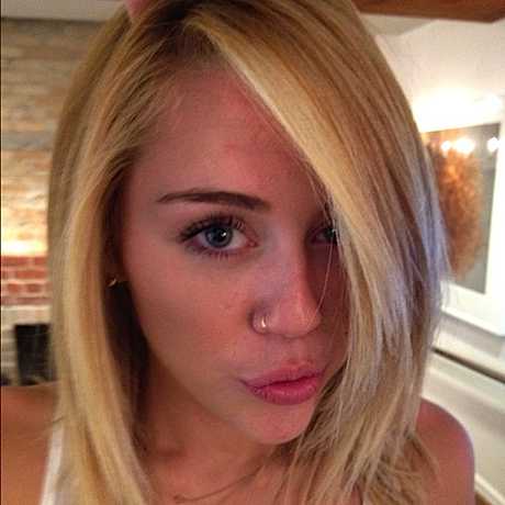 Miley Cyrus Blonde Hairtalk 70989 Page 1